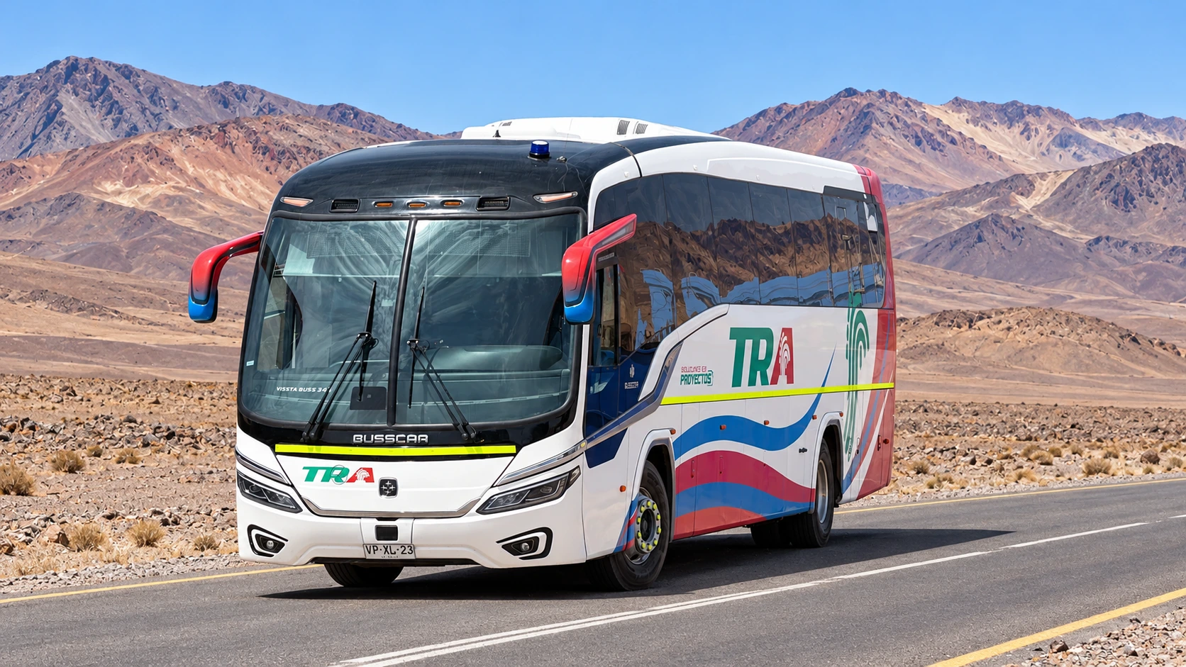 Bus TRA con fondo recreado de montañas del desierto de Atacama